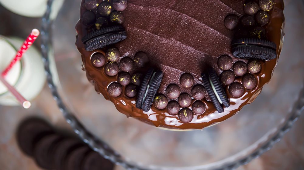 Κέικ με μπισκότο Oreo: Το ιδανικό γλυκό για την ημέρα των ερωτευμένων