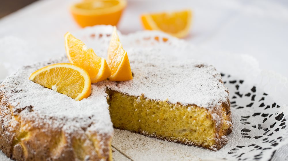 Bασιλόπιτα κέικ με πορτοκάλι - Η συνταγή για να την κάνεις αρωματική και αφράτη