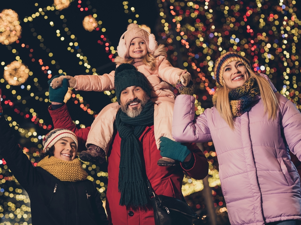 Οι 10 πιο ωραίες βόλτες στη γιορτινή Αθήνα για όλη την οικογένεια