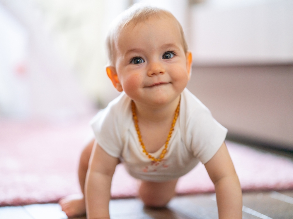 Πώς δείχνει ένα μωρό ότι νιώθει πραγματικά ευτυχισμένο;