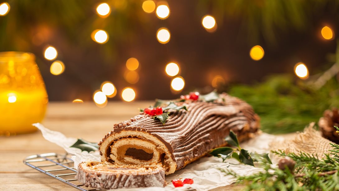 Bûche de Noël: Πώς θα φτιάξεις εύκολα τον διάσημο χριστουγεννιάτικο κορμό