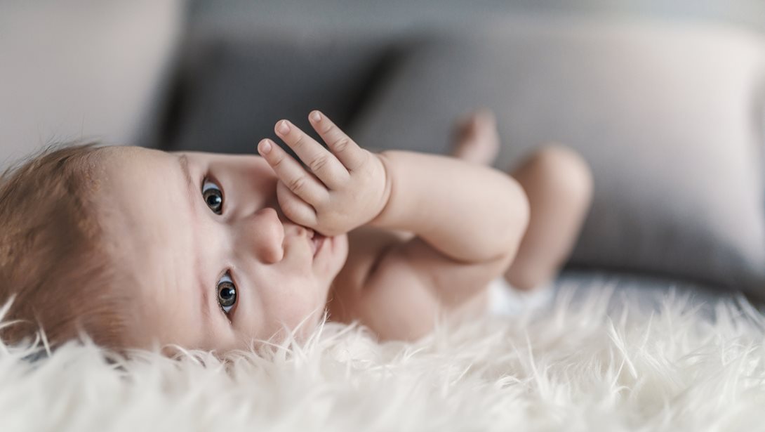 Self-soothing: Tο μωρό χρειάζεται εσένα, όχι "εκπαίδευση ύπνου"