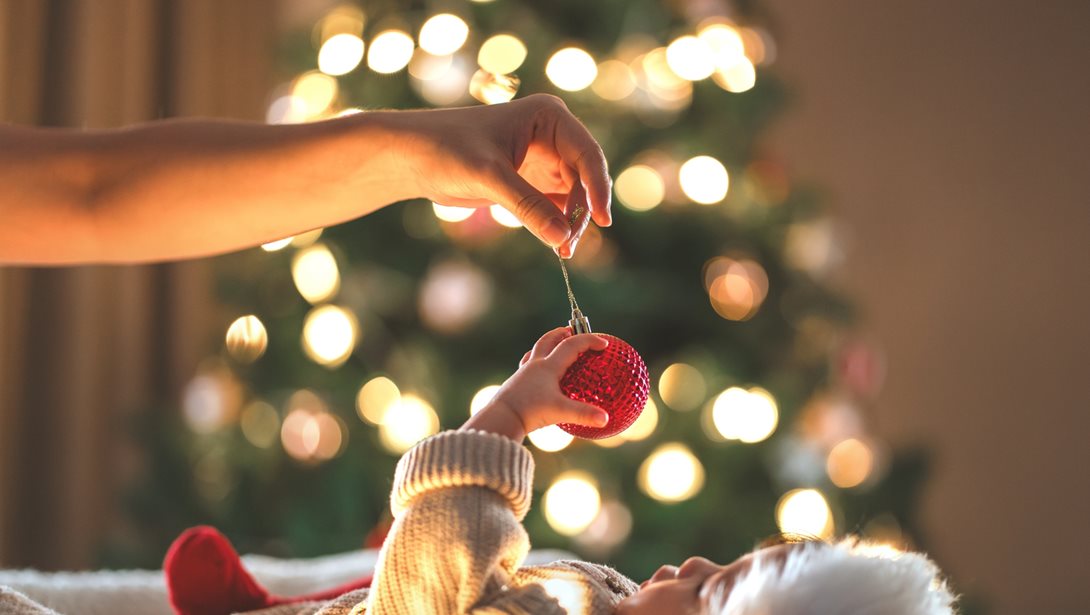 Τα πρώτα Χριστούγεννα με το μωρό σου: Τι πρέπει να προσέξεις