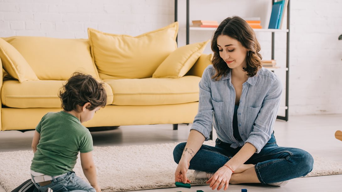 Μια μαμά μπήκε στο βιβλίο Guinness τρέχοντας... πάνω σε τουβλάκια- Εννοείται προπονούταν καθημερινά!
