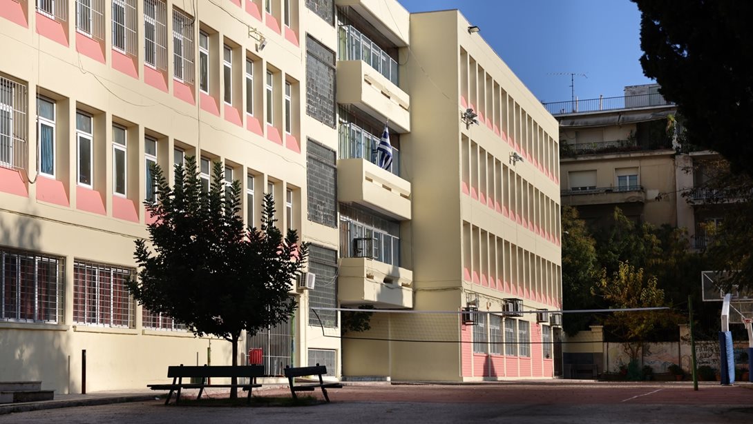 "Έβαλε το χέρι στην κοιλιά για να γλιτώσει":Σοκάρουν οι λεπτομέρειες από το μαχαίρωμα της 14χρονης