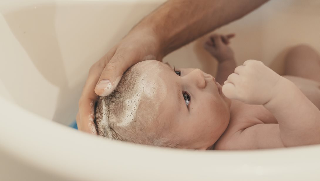 4 βήματα για τον καθαρισμό του αφαλού στα νεογέννητα