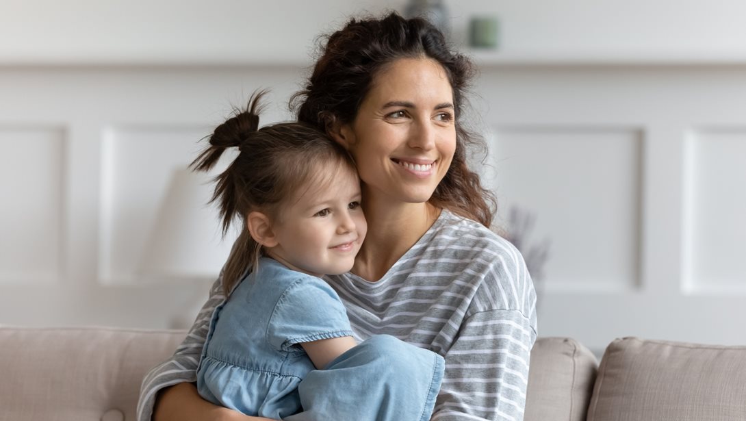 10 σημάδια ότι το παιδί (δεν συμπεριφέρεται άσχημα, αλλά) χρειάζεται σύνδεση