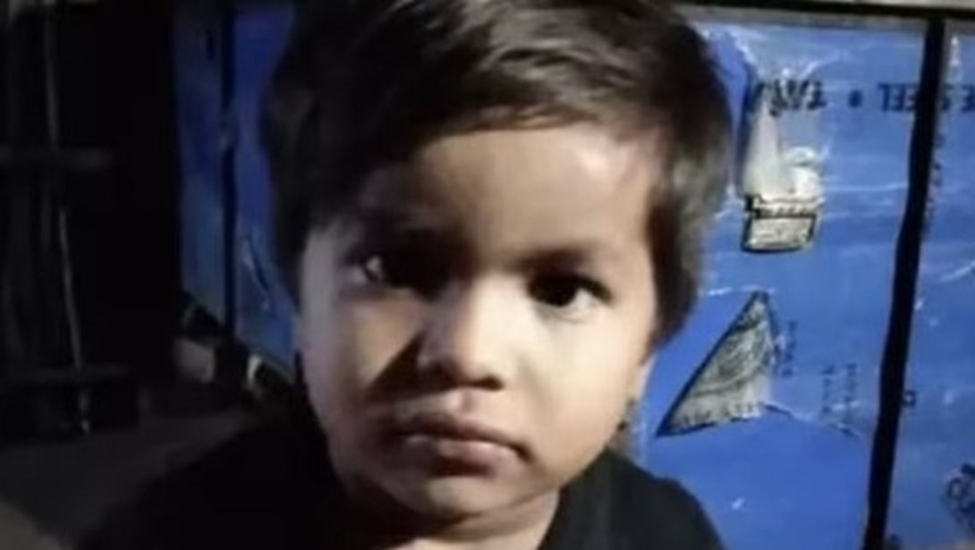 Ινδία: Αγόρι 5 ετών "αποκεφαλίστηκε" μπροστά στη μητέρα του από "άγνωστο σε ποδήλατο"