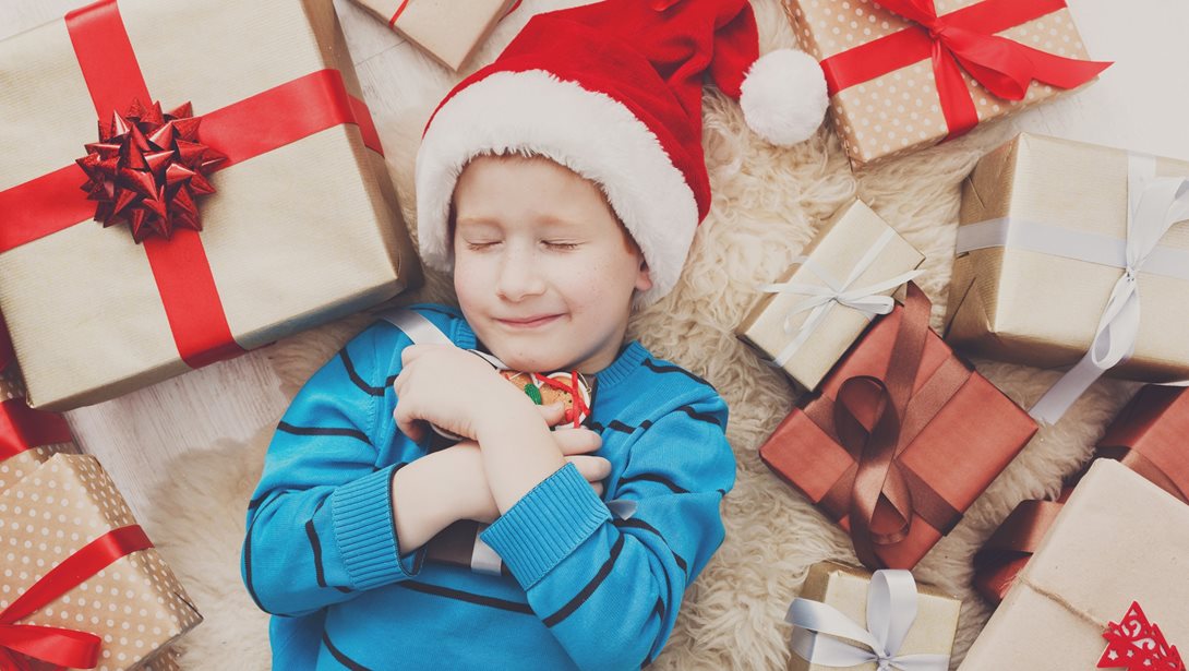 Τι πραγματικά μαθαίνουν τα Χριστούγεννα στα παιδιά για τα χρήματα;