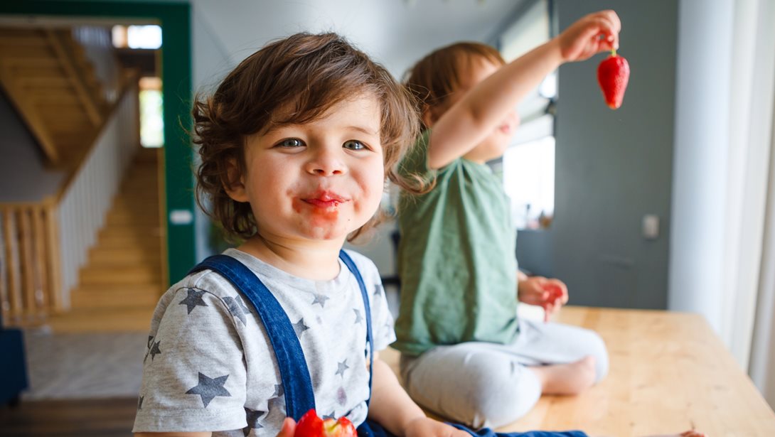 Τι να προσέξεις όταν προσφέρεις φράουλες στα μικρά παιδιά