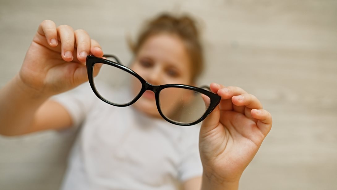 Μυωπία στα παιδιά: Γιατί αυξάνεται παγκοσμίως και ποιες εξετάσεις πρέπει να κάνουν