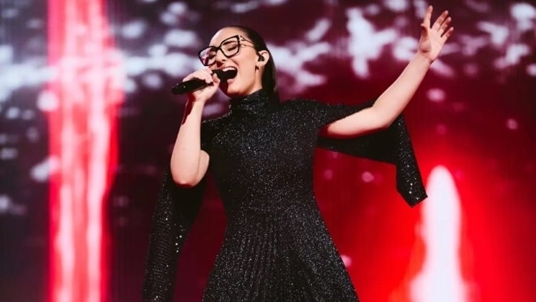 Η συγκινητική "γιαγιαδίστικη" κίνηση της γιαγιάς της Κλαυδίας όταν την είδε στη σκηνή της Eurovision