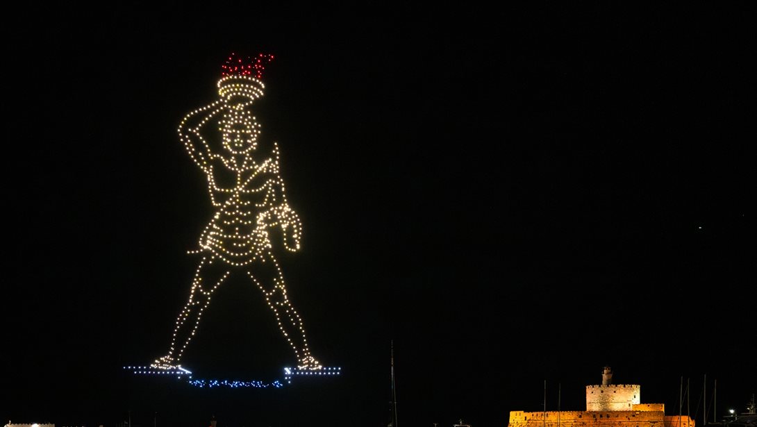 DRNS Drone Light Show: Ο Κολοσσός της Ρόδου αναβίωσε στον ουρανό με 1.000 drones