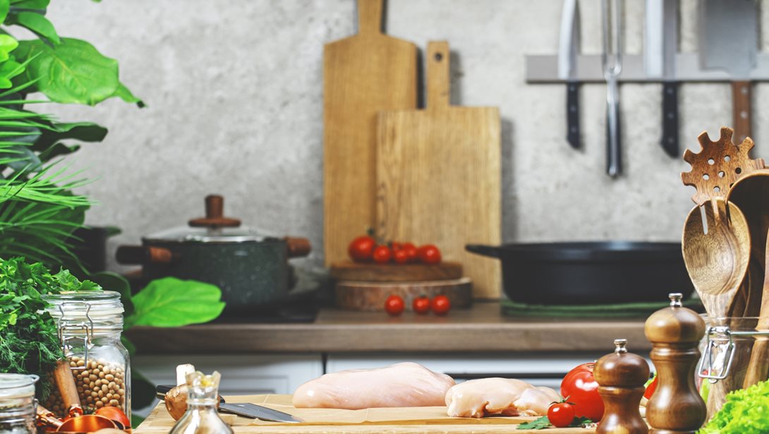 Πόσο μπορούν να μείνουν τα φαγητά εκτός ψυγείου όταν έχει καύσωνα;