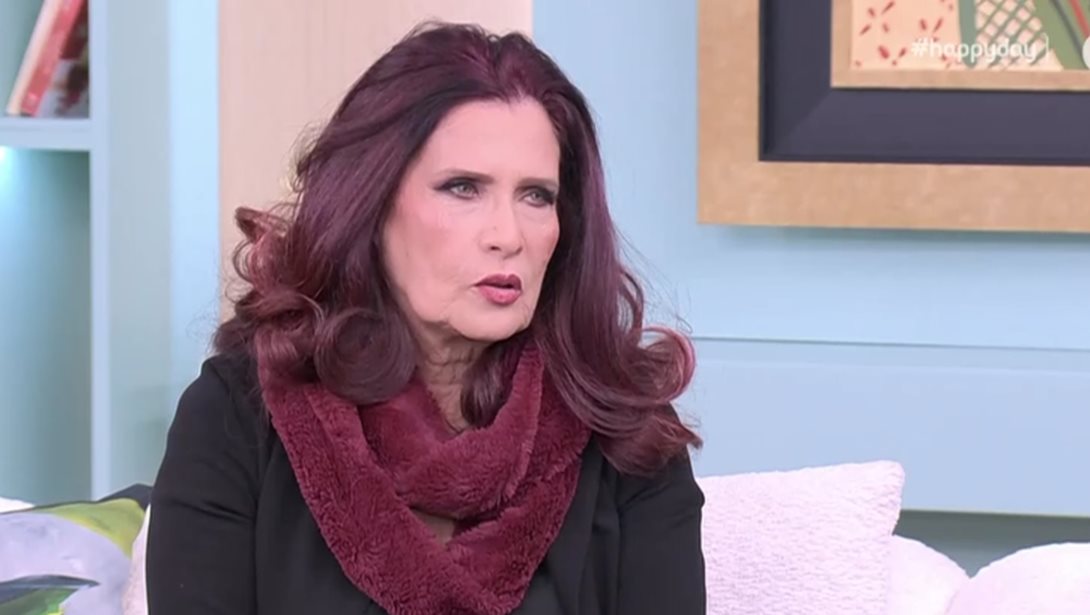 Πωλίνα: "Πρώτη λυκείου έκοψα των ομφάλιο λώρο. Δεν μου άρεσε η εικόνα μου"