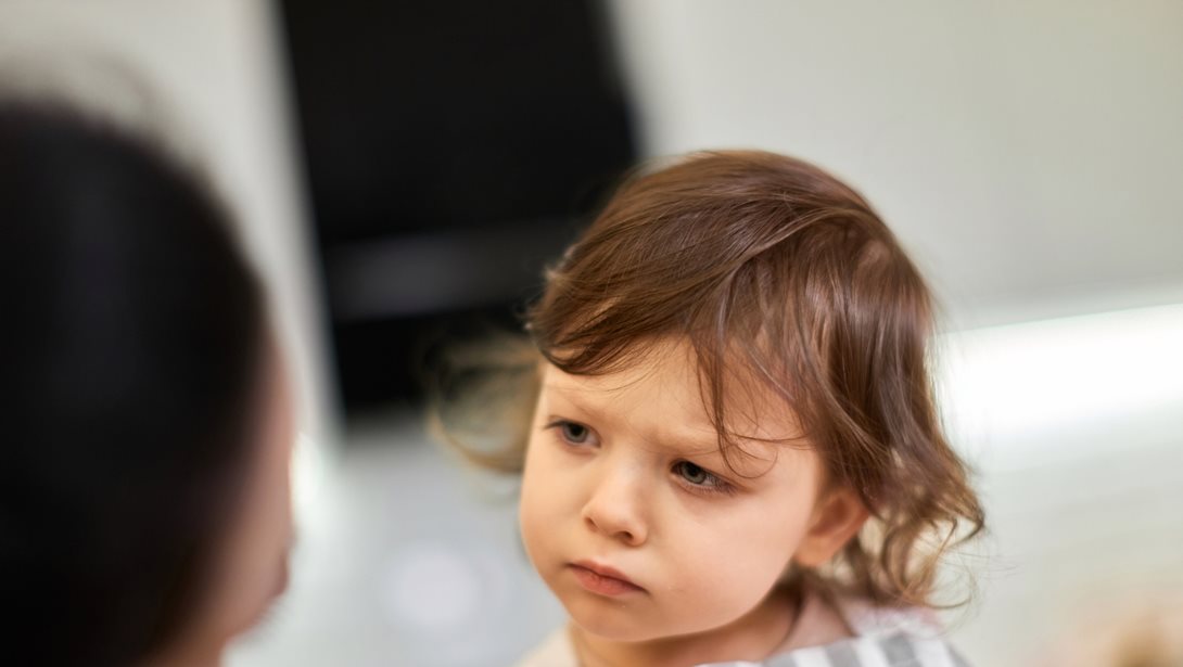 Πότε ένα ψέμα προστατεύει και πότε πληγώνει; Η αλήθεια που πρέπει να ξέρουν οι γονείς
