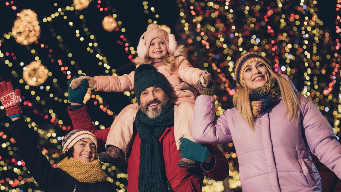 Οι 10 πιο ωραίες βόλτες στη γιορτινή Αθήνα για όλη την οικογένεια