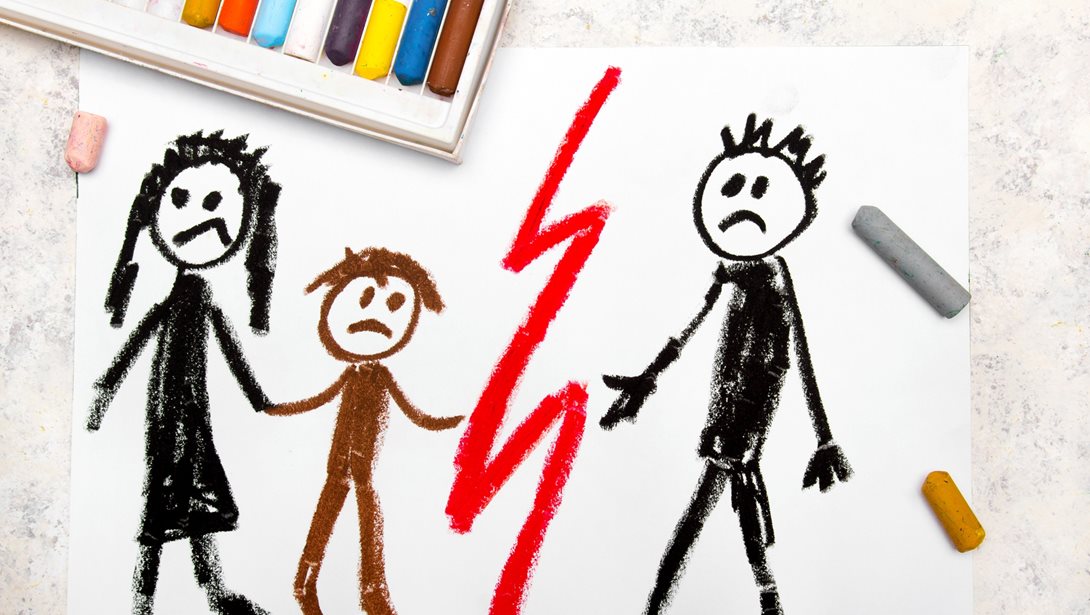 Μαμά vs. Μπαμπάς: Πώς να αντιμετωπίζεις τον αυστηρό γονιό χωρίς συγκρούσεις