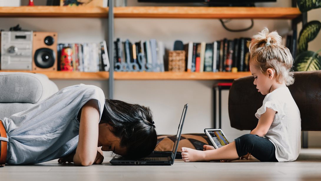 7 κακές συνήθειες των γονιών για τις οποίες "τιμωρούμε" τα παιδιά