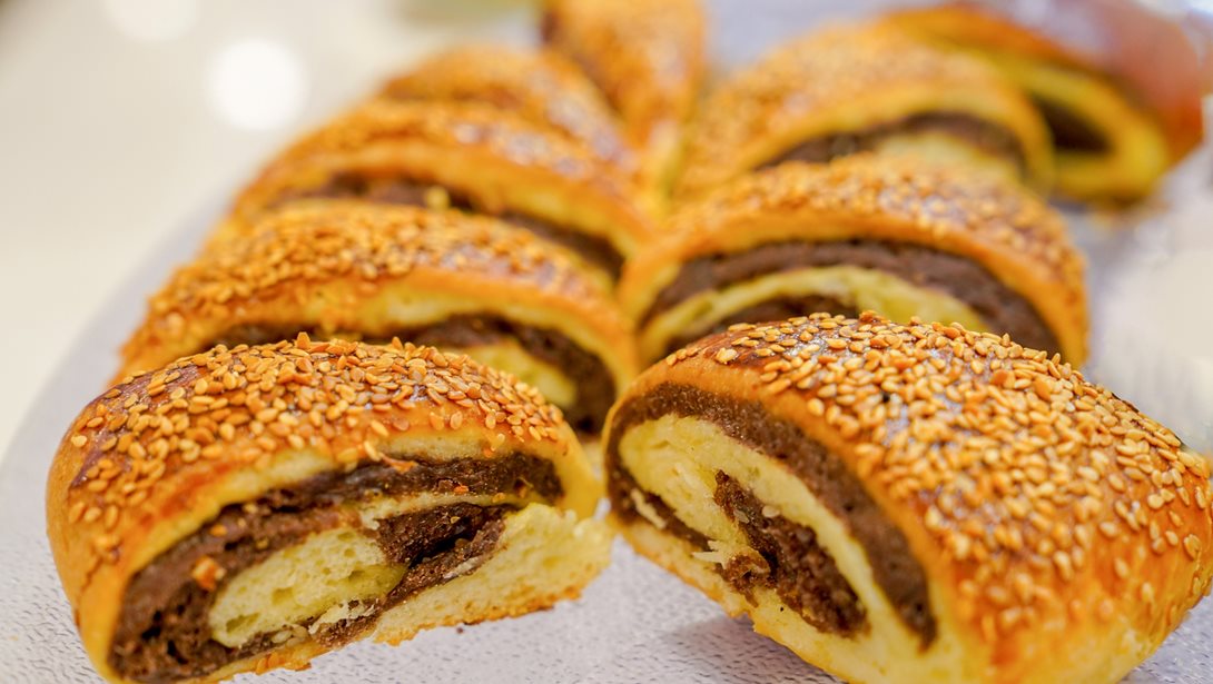 Μίνι κουλούρια Θεσσαλονίκης με καβουρδισμένο σουσάμι και πραλίνα