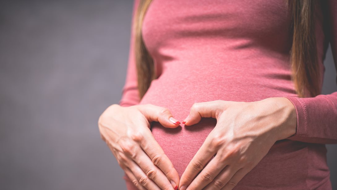 Γιατί δεν πρέπει να έχεις βαμμένα νύχια κατά τον τοκετό;