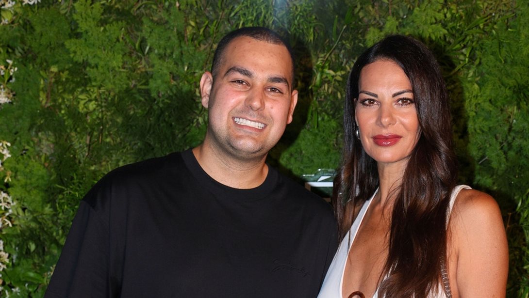 Χρήστος Κούγιας: "Δεν έχω ζήσει τη νορμάλ ελληνική οικογένεια. Ακόμα και όταν οι γονείς μου ήταν μαζί η κατάσταση ήταν χαοτική"