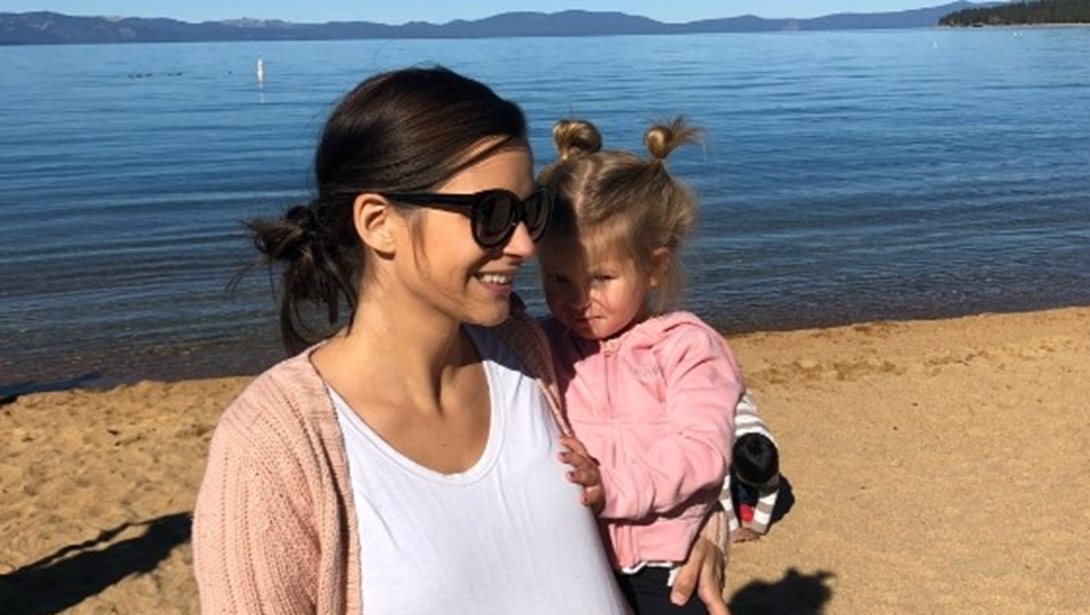 "Δεν είχαμε βοήθεια, οπότε τη βρήκαμε μόνες μας": Δυο φίλες αποφάσισαν να μεγαλώσουν μαζί τα παιδιά τους μετά τα διαζύγιά τους