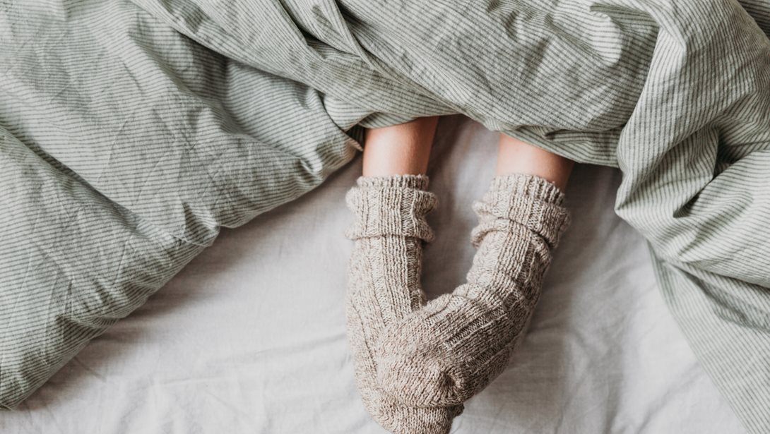 Γιατί το παιδί δεν κοιμάται καλά; Τα πόδια μπορεί να κρύβουν την απάντηση