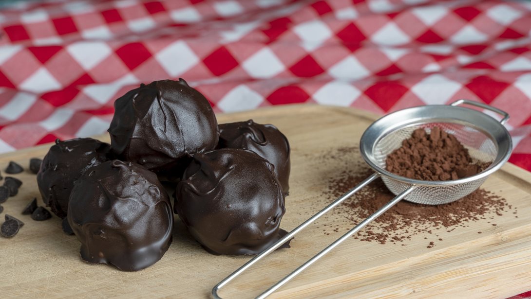 Σοκολατένιες μπαλίτσες σε 5 λεπτά- Χωρίς ψήσιμο ή έξτρα ζάχαρη!