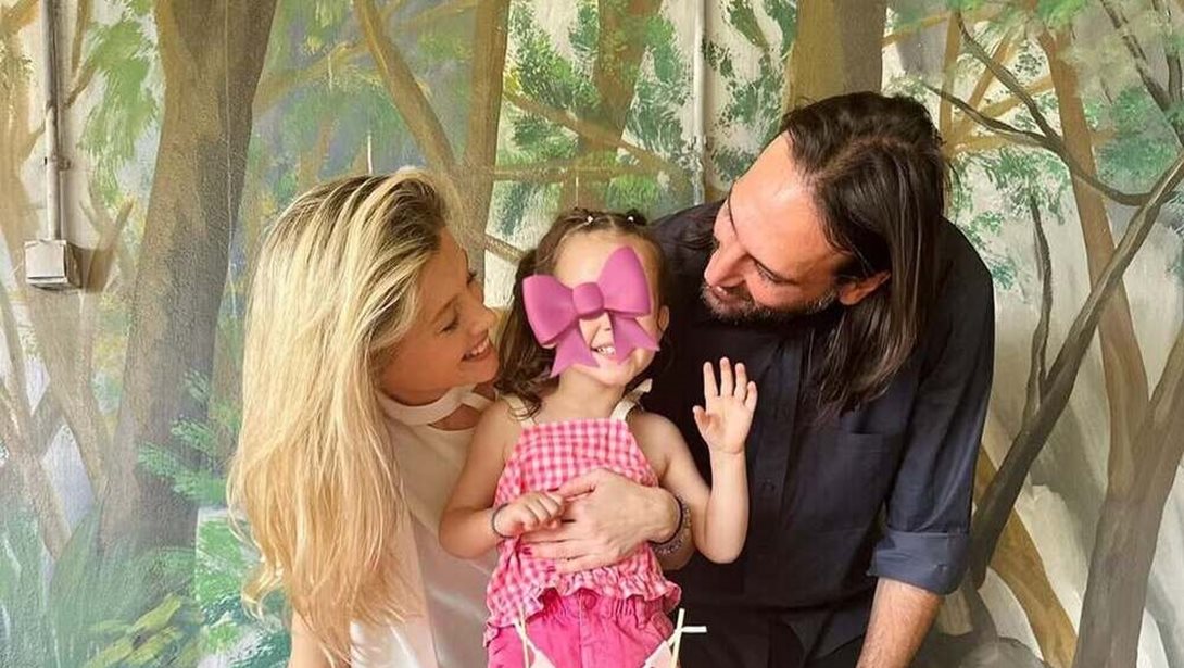Ιωάννα Σαμαρά: Η πρωτότοκη κόρη του Γιώργου Σαμαρά και της Κωνσταντίνας Κομμάτα γίνεται τεσσάρων ετών