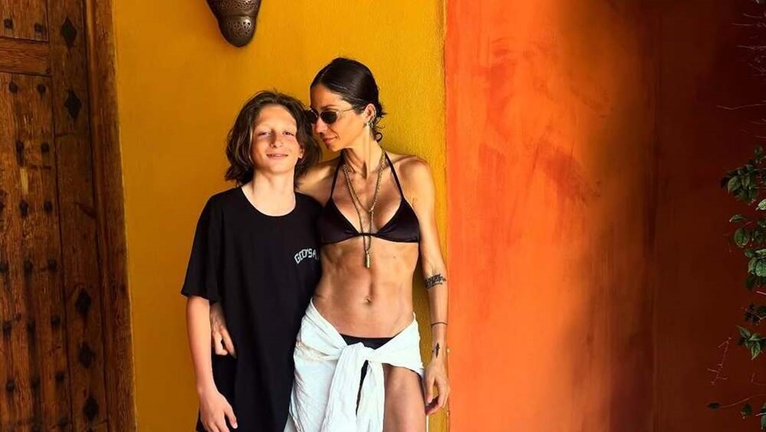 Η τρυφερή ανάρτηση της Σοφίας Καρβέλα με τον Θανάση Πανουργιά και τα δύο τους παιδιά