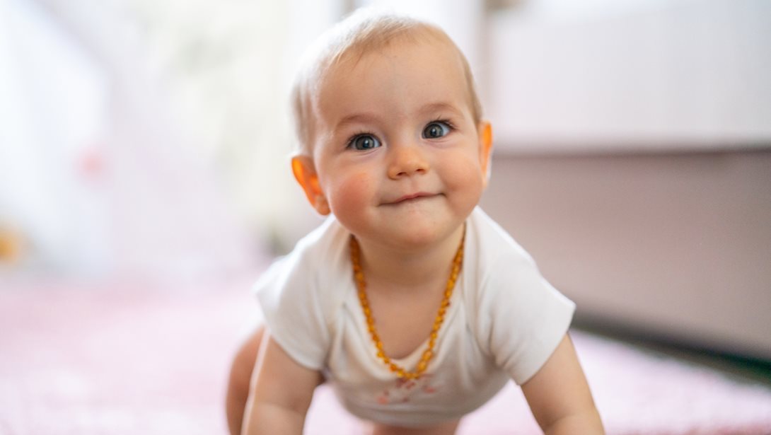 Πώς δείχνει ένα μωρό ότι νιώθει πραγματικά ευτυχισμένο;