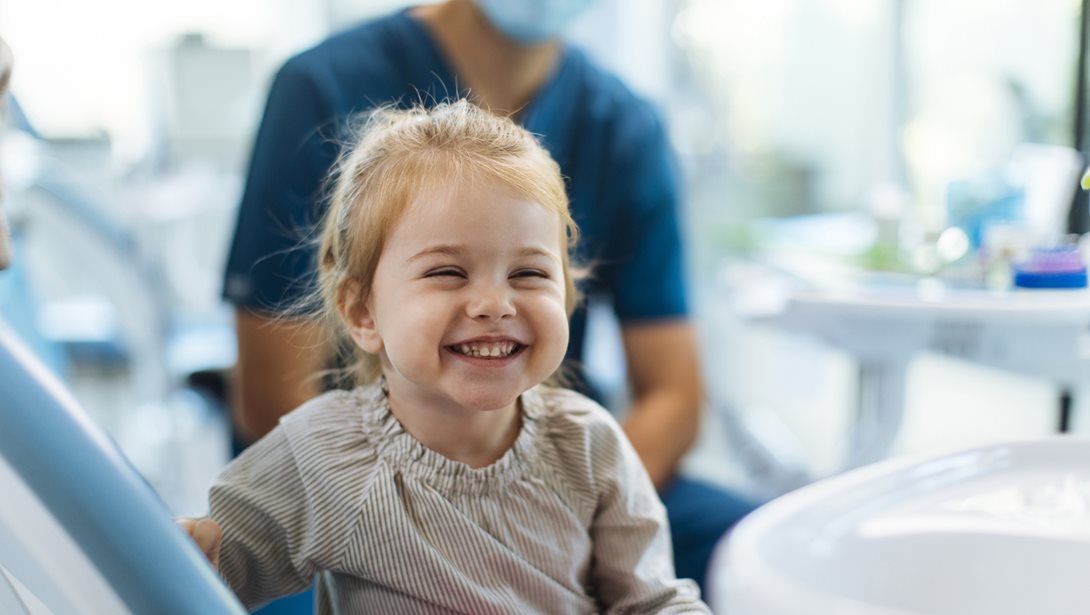 Πότε πρέπει να γίνεται η πρώτη επίσκεψη στον ειδικό ορθοδοντικό - "Μετά από αυτή την ηλικία, κάποια προβλήματα δεν διορθώνονται"