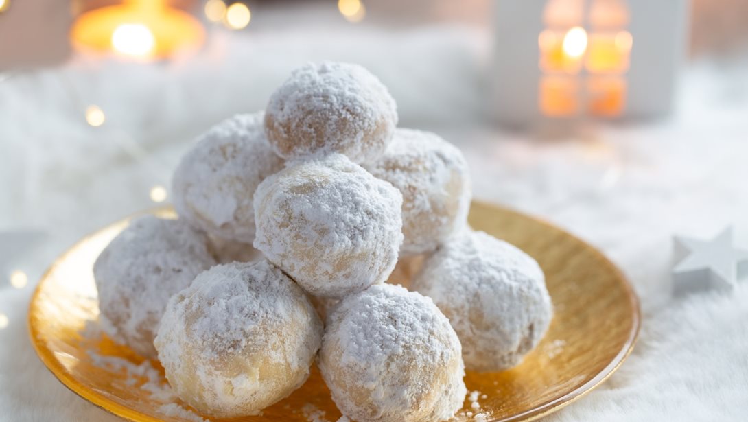 Κουραμπιέδες με φιστίκι Αιγίνης: Η πιο γευστική εκδοχή του χριστουγεννιάτικου γλυκού