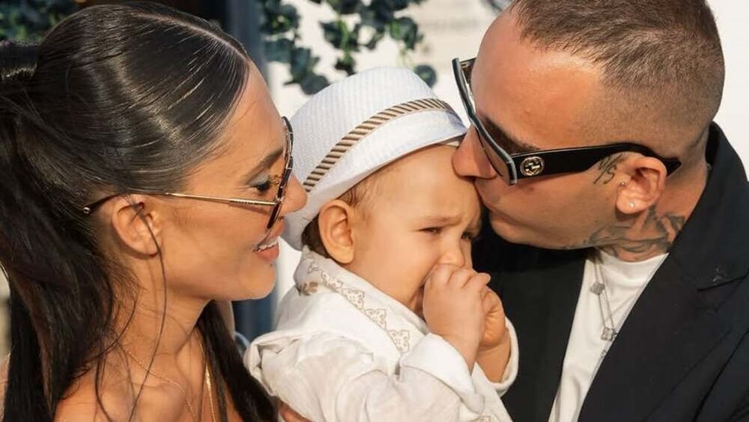 Έλενα Τσαγκρινού & Dj Stephan δημοσίευσαν το επίσημο φωτογραφικό άλμπουμ της βάφτισης του γιου τους