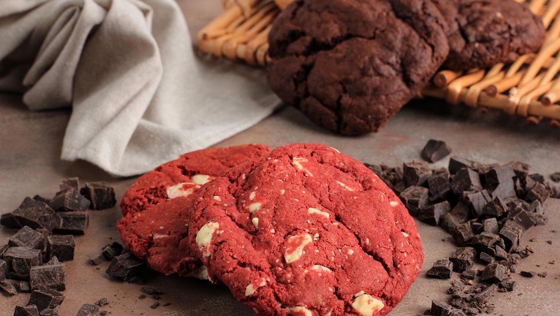 Μπισκότα red velvet: Τα σπιτικά soft cookies που πρέπει να δοκιμάσεις