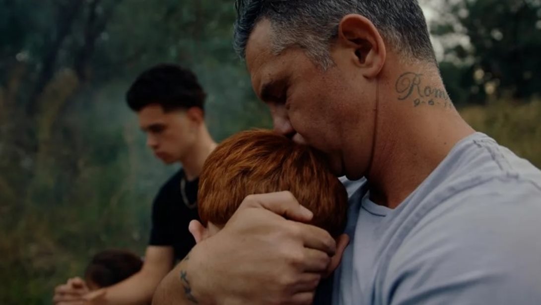 To "Adolescence" μας ξύπνησε, αλλά το "Seen" μας δείχνει τον τρόπο για να προστατεύουμε τα έφηβα παιδιά μας