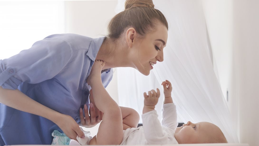 Τι να κάνεις όταν το μωρό κλαίει στην αλλαγή πάνας