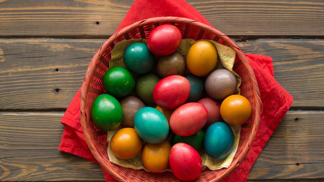 5 tips για να πετύχει το βάψιμο των αυγών