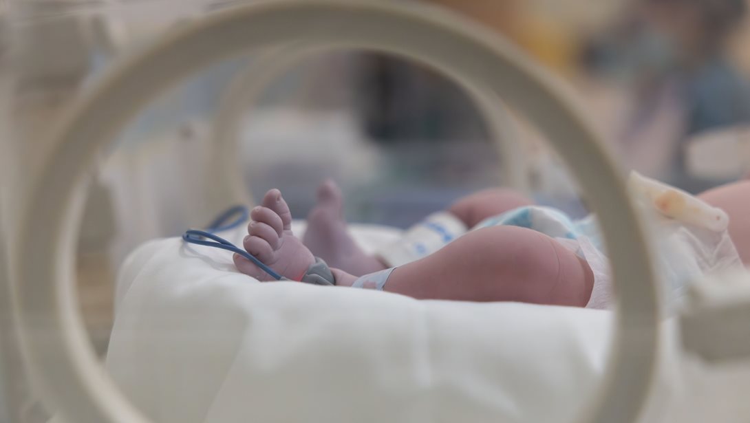 Το άφησε με μόνιμες σωματικές βλάβες: Φυλάκιση τριών ετών σε μητέρα που κακοποιούσε το βρέφος της