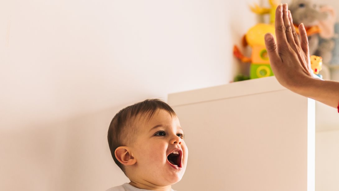 Η επικοινωνία με το παιδί δεν ξεκινά όταν μιλήσει - Ξεκινά όταν γεννηθεί