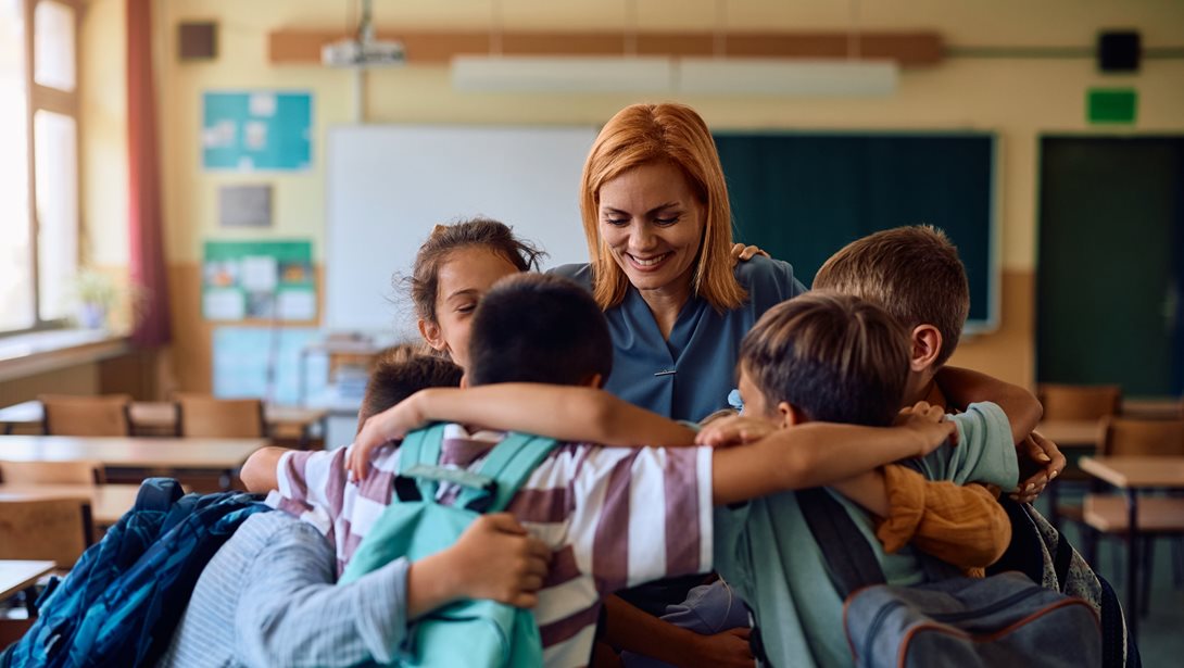 Θυμάσαι τις βόλτες με τους συμμαθητές την τελευταία μέρα του σχολείου; Μια δασκάλα μας το υπενθύμισε με την έκπληξη που έκανε στους μαθητές της