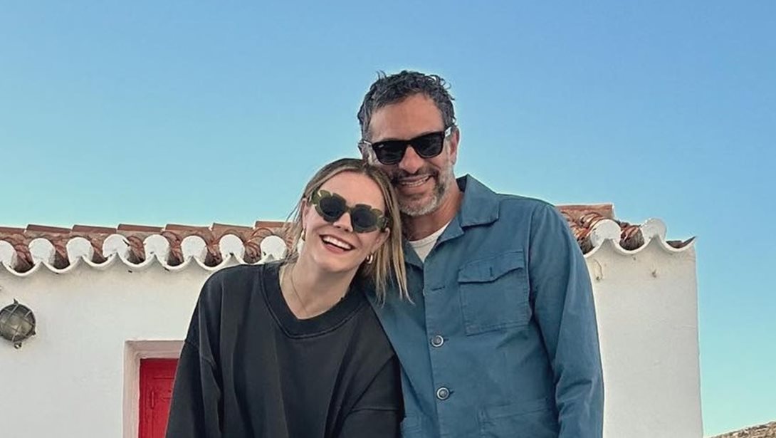 Ο Γιώργος Χρανιώτης & η Γεωργία Αβασκαντήρα ποζάρουν με τον γιο τους σε ένα παραμυθένιο σκηνικό