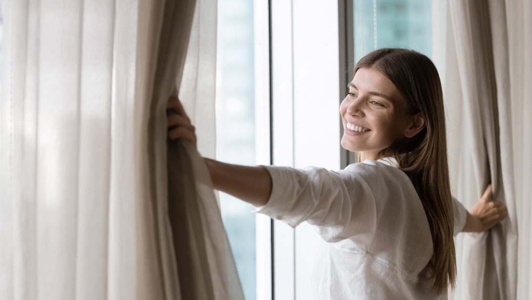 Το μυστικό για να πλένεις τις κουρτίνες στο πλυντήριο χωρίς να τσαλακώνονται