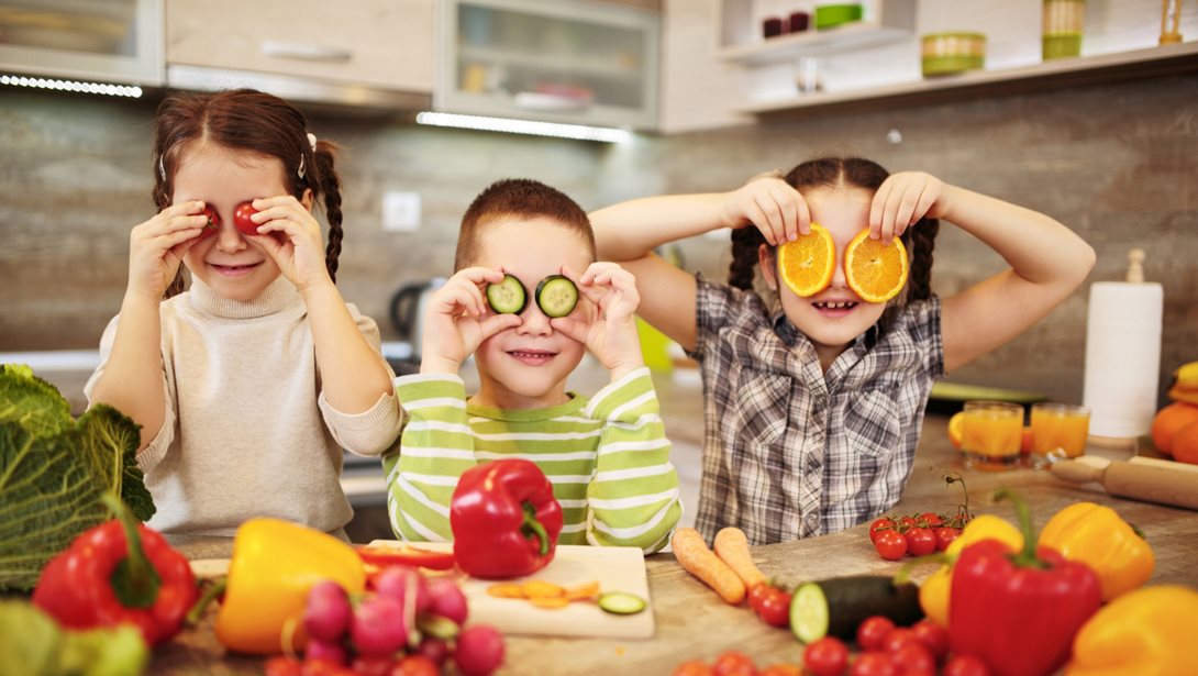 "Tα παιδιά δεν χρειάζονται ειδικές βιταμίνες, συμπληρώματα και εμπλουτισμένα γάλατα"
