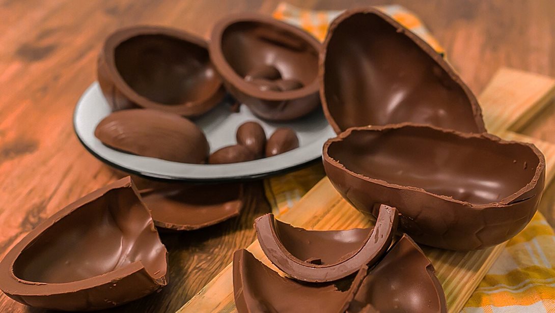 Η τέλεια συνταγή για πασχαλινό σοκολατένιο αυγό χωρίς ζάχαρη