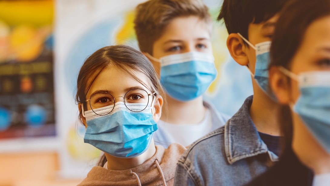 Κλείνουν τα σχολεία σε Αγγλία και Αμερική: Επανέρχεται η υποχρεωτική μάσκα
