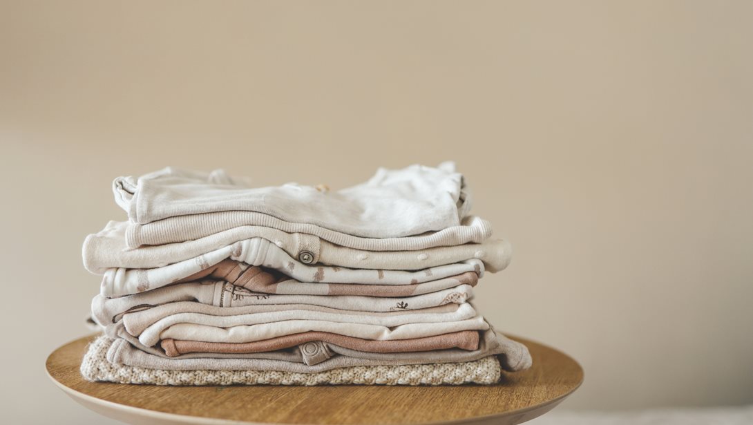 Οι top συμβουλές της Tidy Guru για να διπλώνεις σωστά τα ρούχα στη ντουλάπα σου