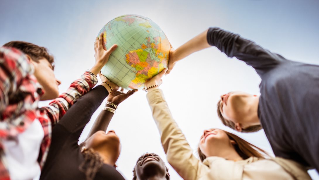 Σχολεία στην Ελλάδα ενώνονται με σχολεία από όλο τον κόσμο για να αντιμετωπίσουν τη ρύπανση από τα πλαστικά