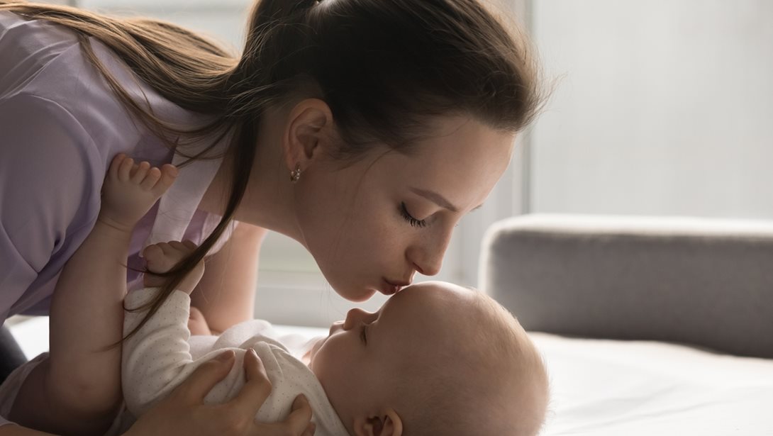 Γιατί οι μαμάδες δεν αντέχουμε τις "ξένες" μυρωδιές στο μωρό μας;